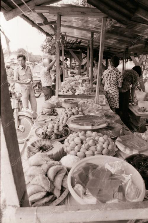 JUALAN KUIH DI BULAN PUASA