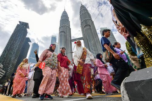 KERETAPI SARONG 2024