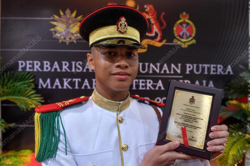 PERBARISAN TAHUNAN DAN PENYAMPAIAN HADIAH PUTERA MAKTAB TENTERA DIRAJA 2019