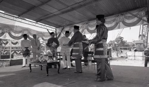 MAHATHIR MOHAMAD