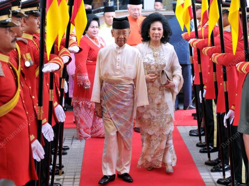 KL12_15042012_AGONG_PAMERAN