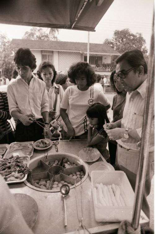 JUALAN KUIH DI BULAN PUASA