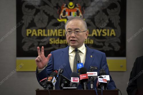 DATUK SERI DR WEE KA SIONG