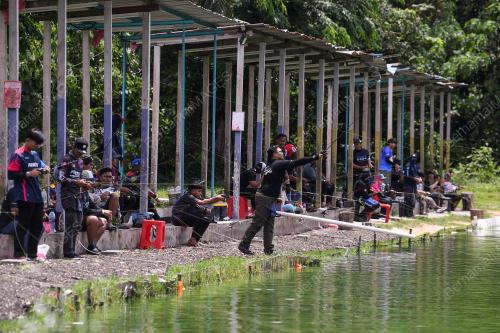MEMANCING KOLAM