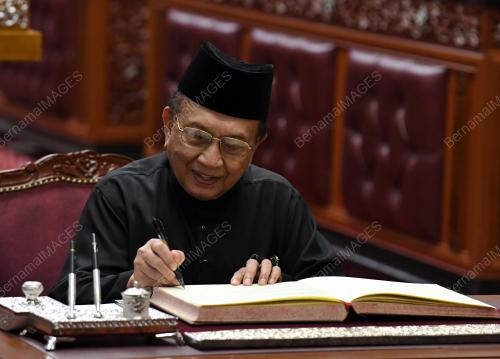 ANGKAT SUMPAH SENATOR DEWAN NEGARA