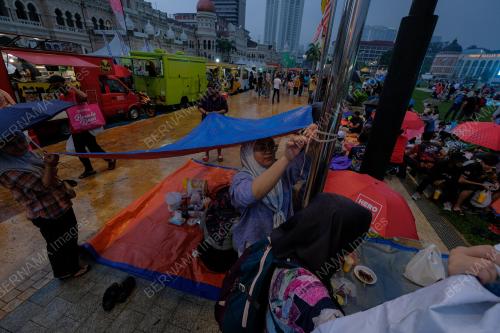 BERBUKA PUASA DI DI DATARAN MERDEKA
