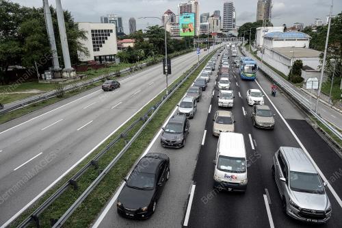 ORANG RAMAI KEMBALI BEKERJA