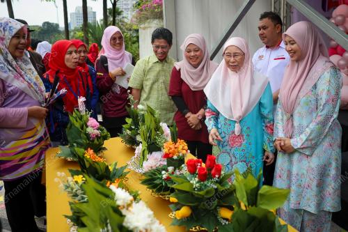 DATUK SERI DR WAN AZIZAH WAN ISMAIL