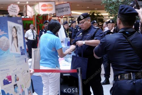 KL12_18072012_WALKABOUT_PDRM