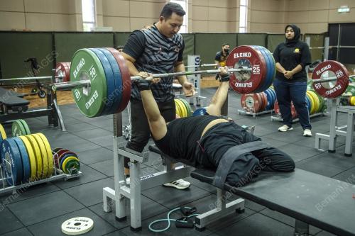WAN NUR AZRI WAN AZMAN
