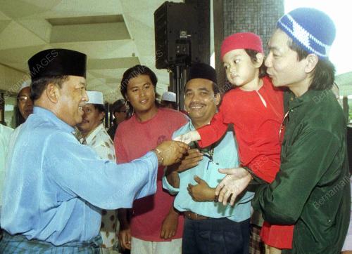 KL12_19022016_AGONG_SOLAT