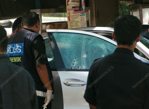PENGURUP WANG CEDERA DITEMBAK