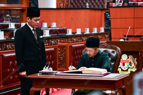 NIK MOHAMAD ABDUH NIK ABDUL AZIZ