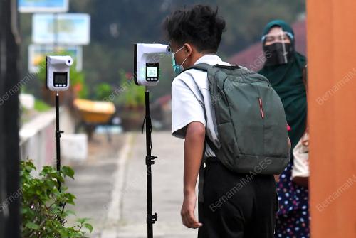 HARI PERTAMA PEMBUKAAN SEKOLAH