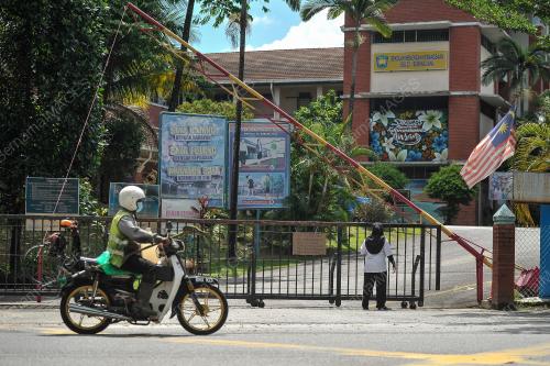 PENUTUPAN SEKOLAH AKIBAT COVID-19