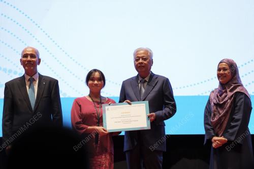 DATUK SERI ISMAIL SABRI YAAKOB