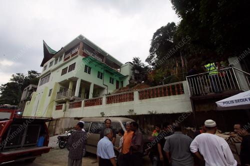 TANAH RUNTUH