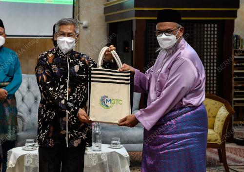 DATUK MANSOR OTHMAN