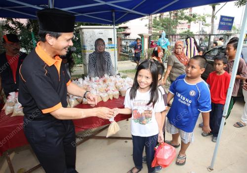 RAJA NONG CHIK ZAINAL ABIDIN