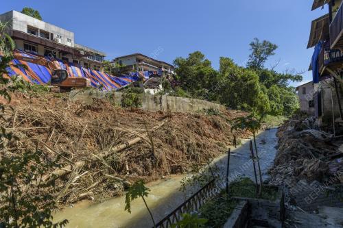TINJAUAN TANAH RUNTUH KEMENSAH HEIGHT