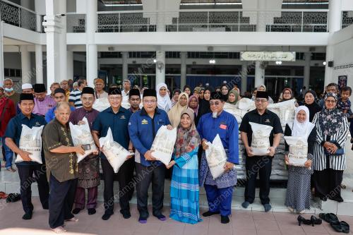 DATUK AZUAN EFFENDY ZAIRAKITHNAINI
