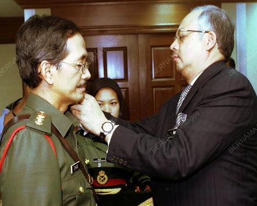 DATUK SERI NAJIB TUN ABD RAZAK