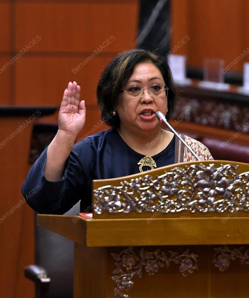 ANGKAT SUMPAH SENATOR DEWAN NEGARA