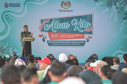 NIK NAZMI NIK AHMAD