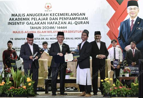 DATUK DR MOHD NA'IM MOKHTAR
