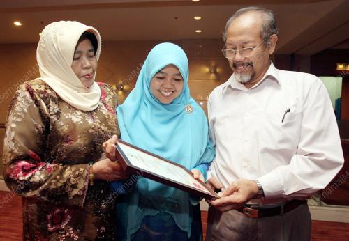 PEMENANG ANUGERAH TESIS TERBAIK