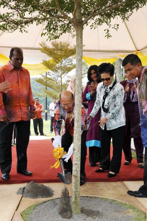 KL12_24032012_AGONG