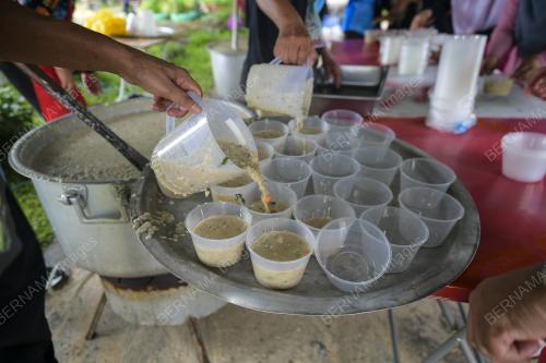GOTONG ROYONG MASAK BUBUR LAMBUK KBSB