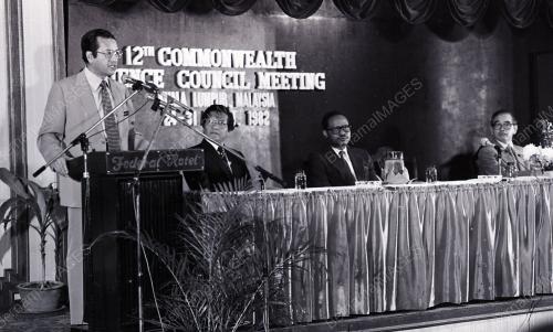 DR. MAHATHIR BIN MOHAMAD
