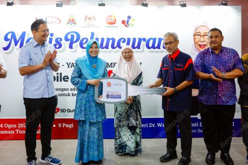 DATUK SERI DR WAN AZIZAH WAN ISMAIL