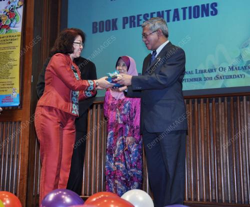 DATUK RASLIN ABU BAKAR