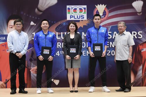 PERJANJIAN 100PLUS BERSAMA PEMAIN BEREGU BADMINTON MALAYSIA