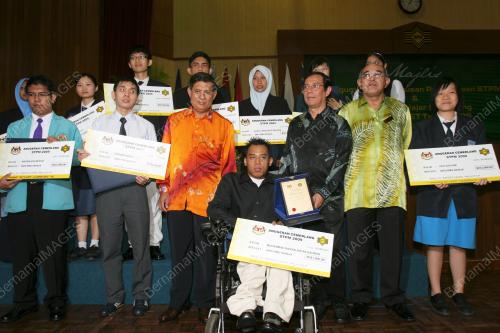 DZULKIFLI ABDUL RAZAK