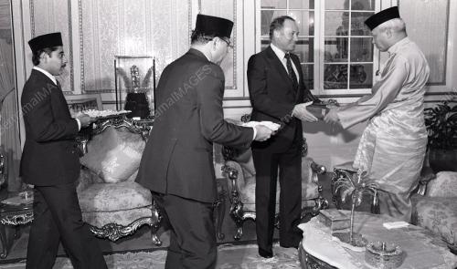 YANG DI-PERTUAN AGONG