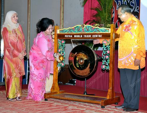 DATIN SERI ROSMAH MANSOR
