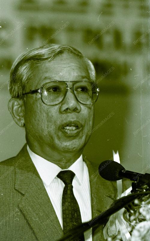 KL12_260390_IBM