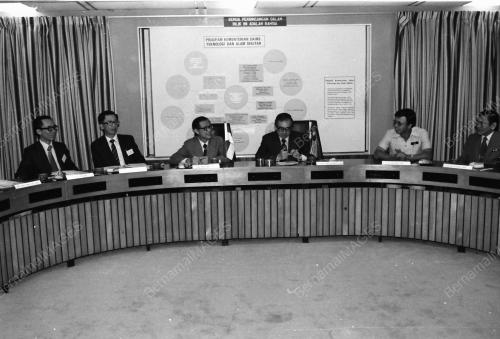 MENTERI