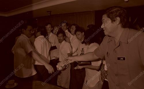 KL12_270390_MESYUARAT