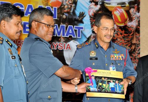 KL12_27092013_BOMBA1