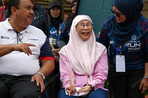 DATUK SERI DR WAN AZIZAH WAN ISMAIL