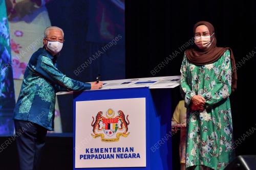 DATUK SERI ISMAIL SABRI YAAKOB