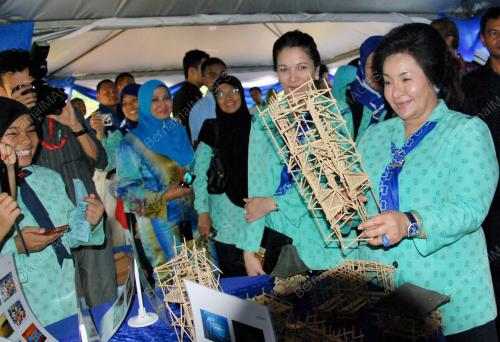 DATIN SERI ROSMAH MANSOR