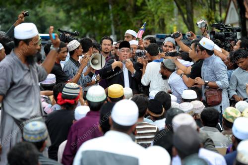 KL12_29112013_BANTAHAN