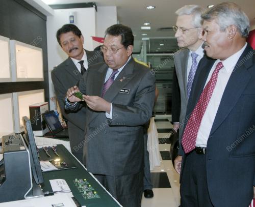 DATUK DR. AWANG ADEK HUSSIN