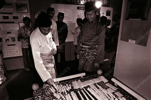 DATUK SERI DR. MAHATHIR BIN MOHAMAD