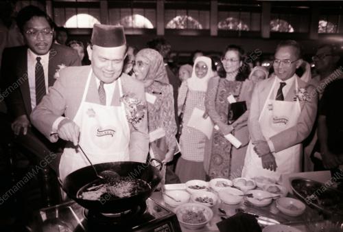 KEMPEN MAKAN DAGING ARNAB
